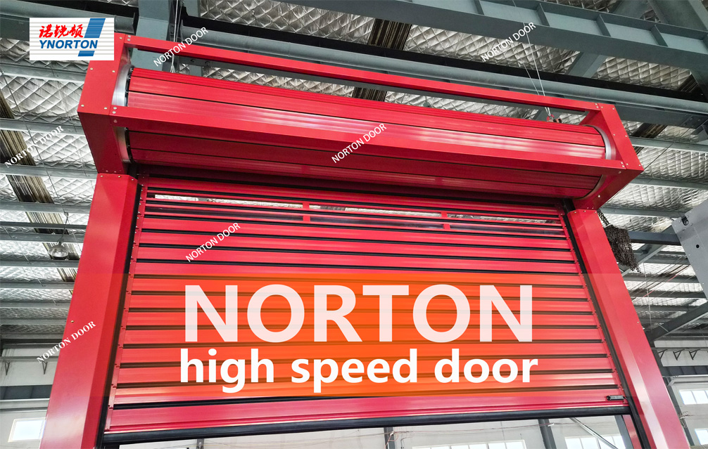 W celu poprawy wydajności magazyn ten wykorzystuje bramy szybkobieżne.